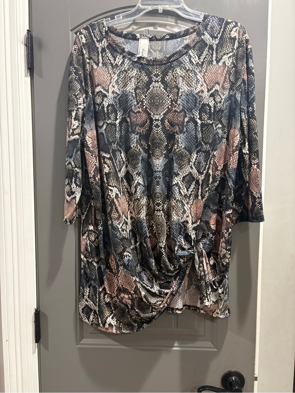 Women's Snake-Print Twist Hem Top - Lovely J- EUC